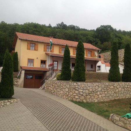 Judit Vendeghaz Suemeg Hotel Exterior photo